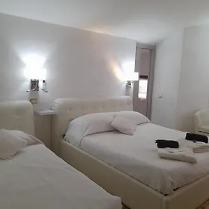 Bed & Breakfast & Caffe, Tempio Pausania